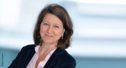 agnes-buzyn-medecin-ministre-solidarites-de-sante2-790x427